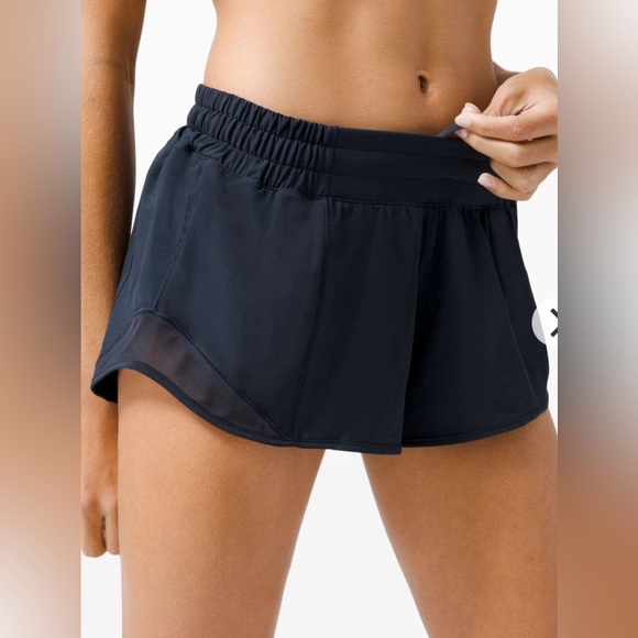 Lululemon Hotty Hot Short II 2.5" in True Navy - Size 14 - Picture 4 of 8